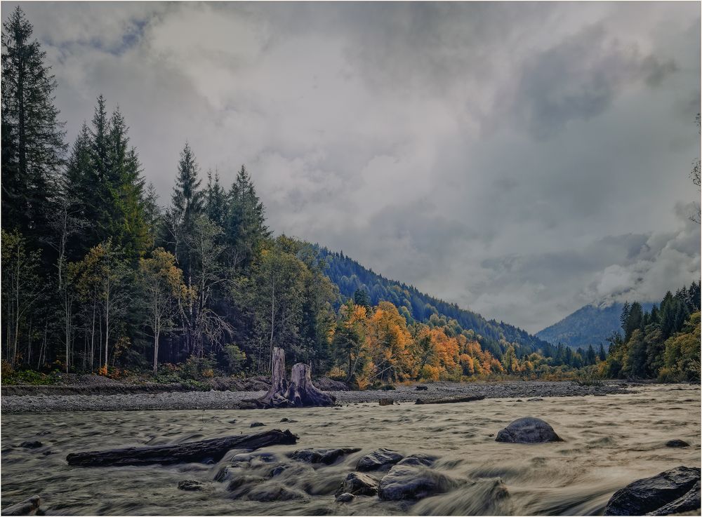 Nebelschwaden im Tal der Linder