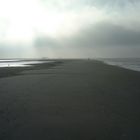 Nebelschwaden über dem Strand von St. Peter-Ording