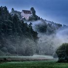 Nebelschwaden um Burg Rabeneck