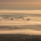 Nebelschwaden ziehen durch das Land