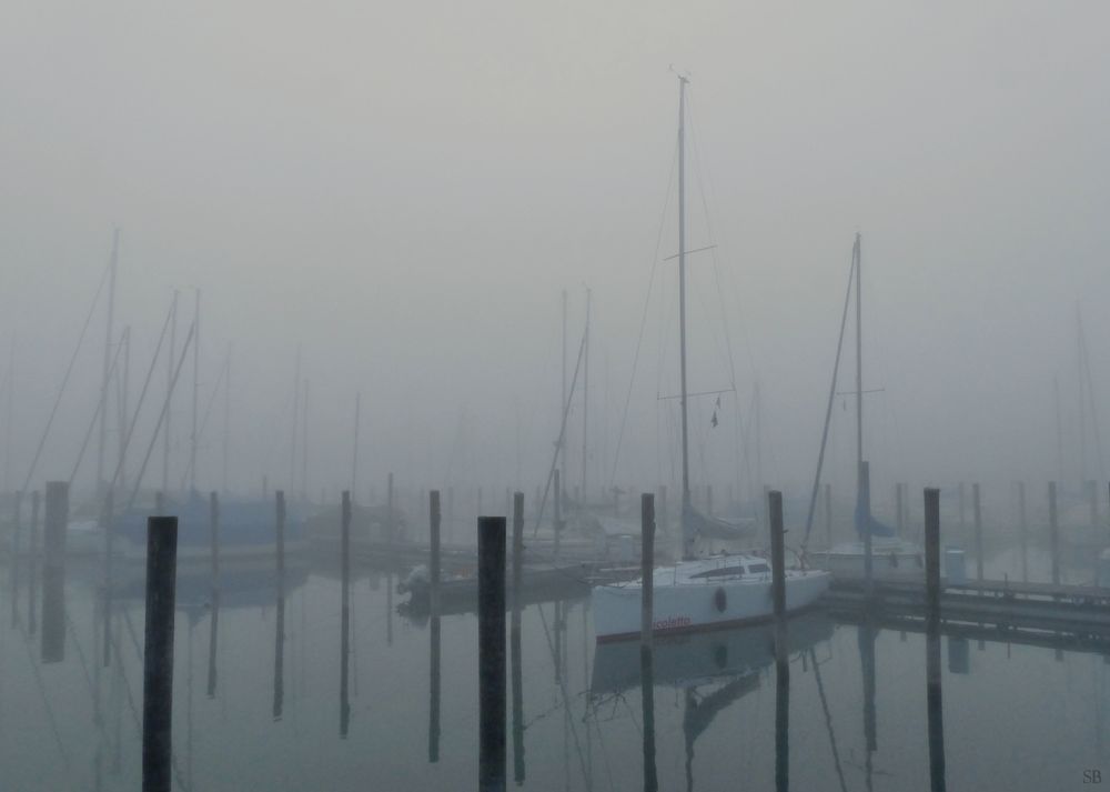 Nebelstimmung am Hafen