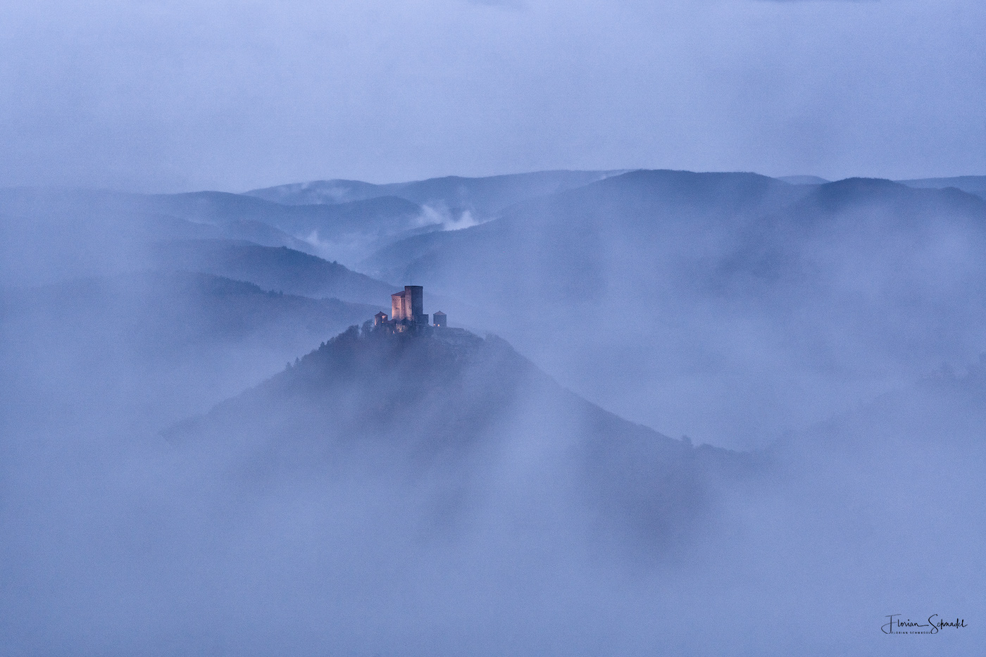 Nebelstimmung am Trifels bei Annweiler