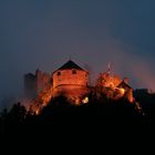 Nebelstimmung bei Regen Burg bei Reutte