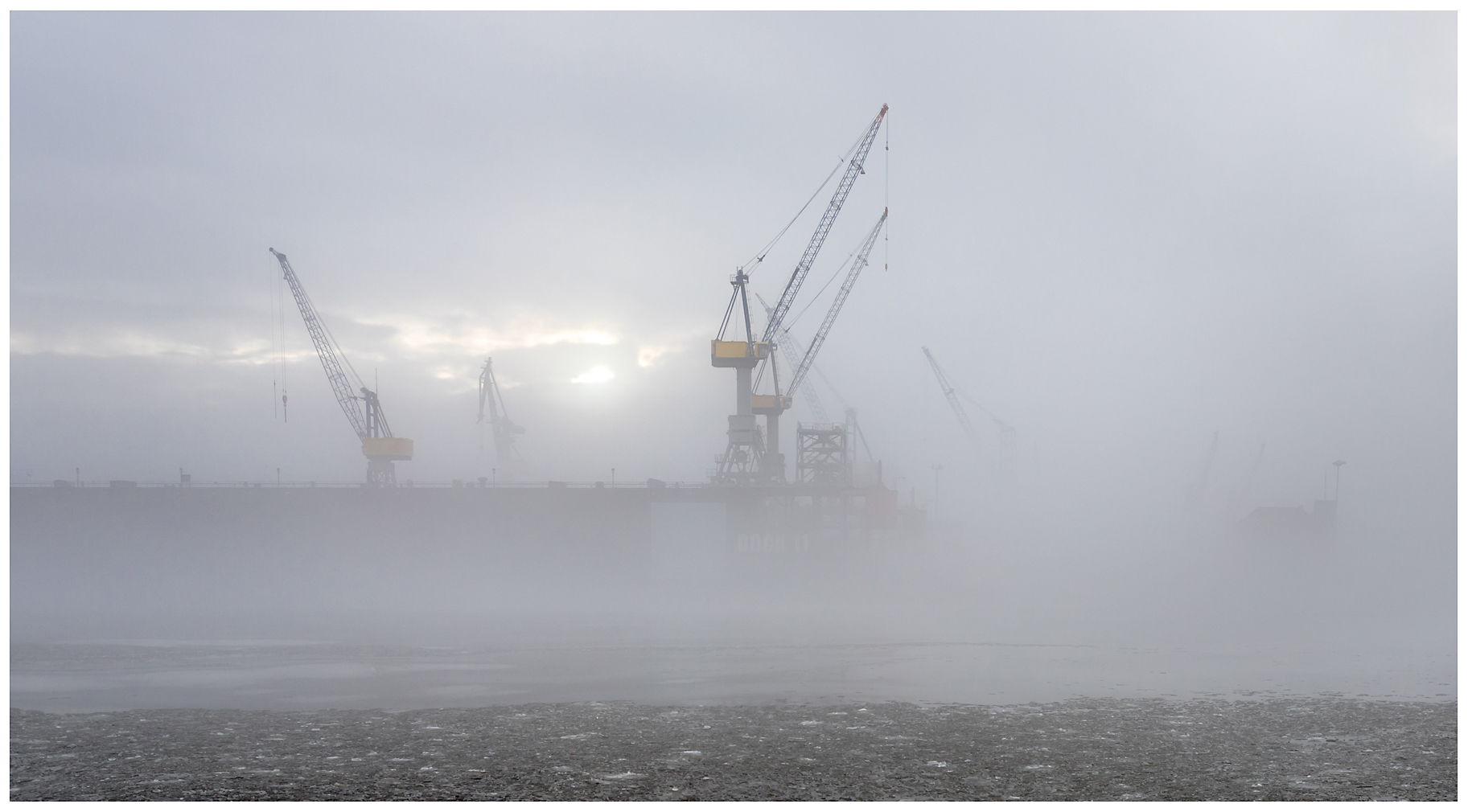 Nebelstimmung Hamburger Hafen 21.12.2022 (III)