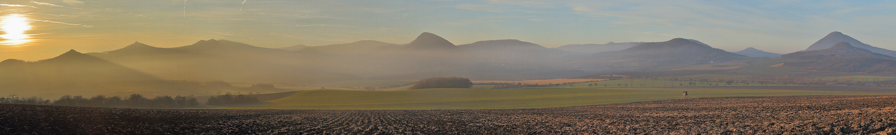 Nebelstimmung kurz vor Sonnenuntergang im Böhmischen Mittelgebirge am 16.12. 13