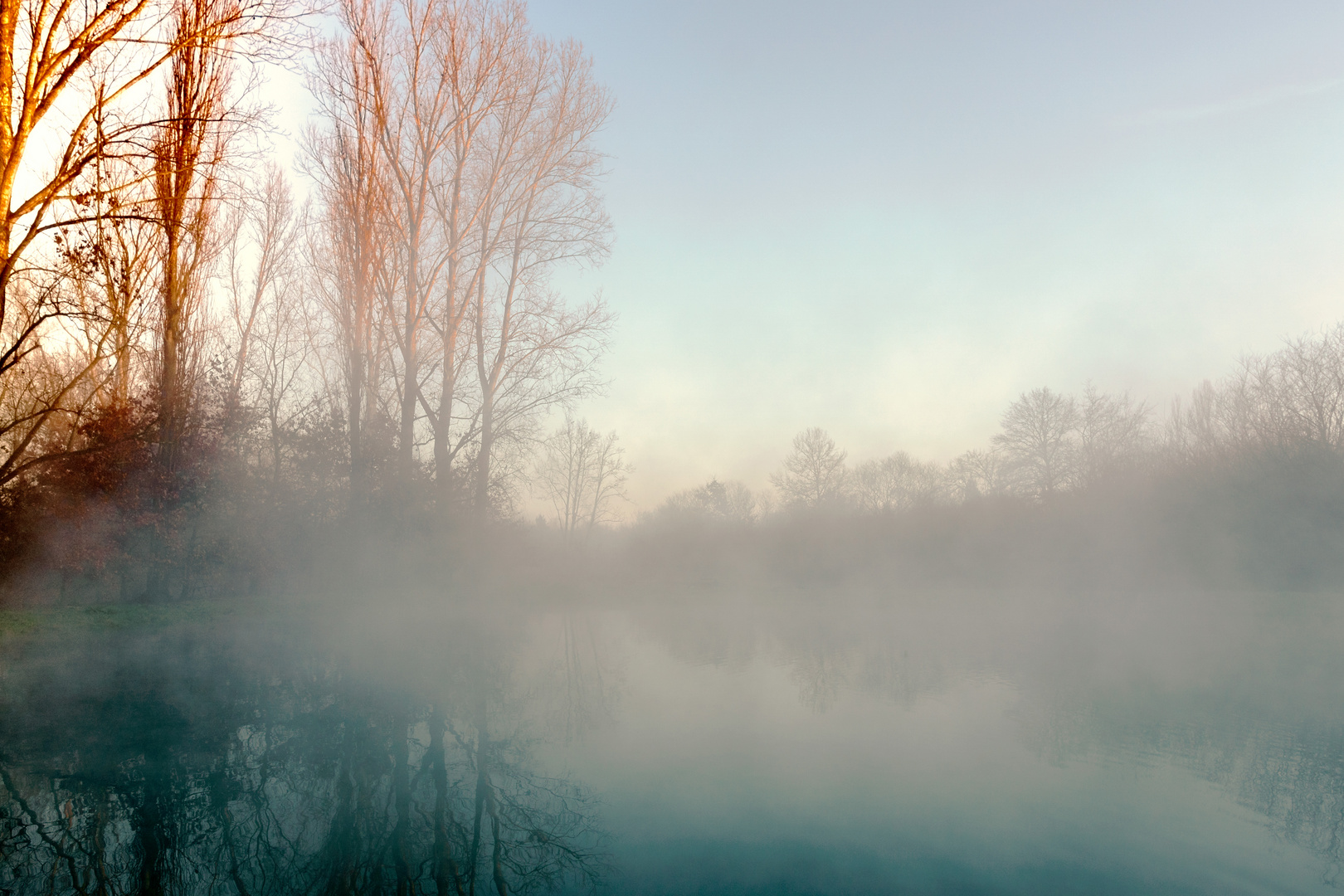 Nebelstimmung über dem Weiher