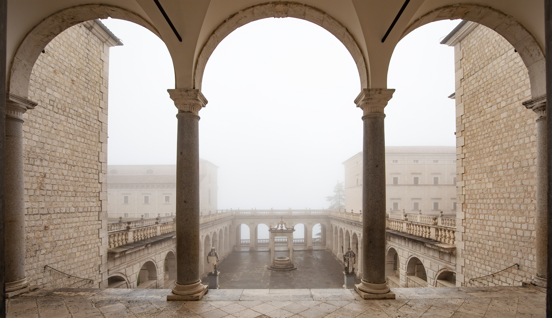 Nebeltag auf dem Monte Cassino