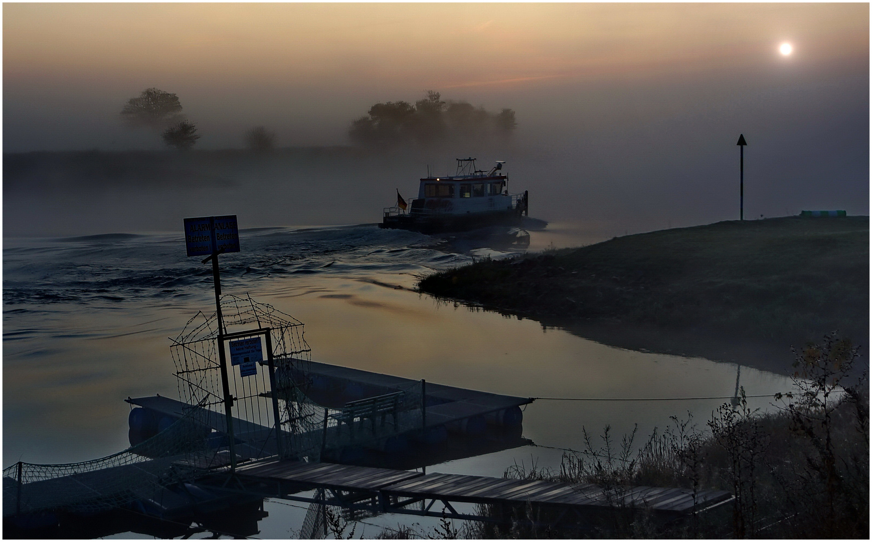 Nebeltour auf der Elbe.