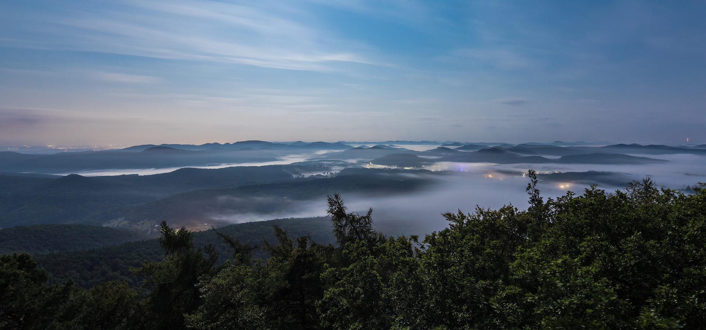 Nebelwelt im Mondlicht