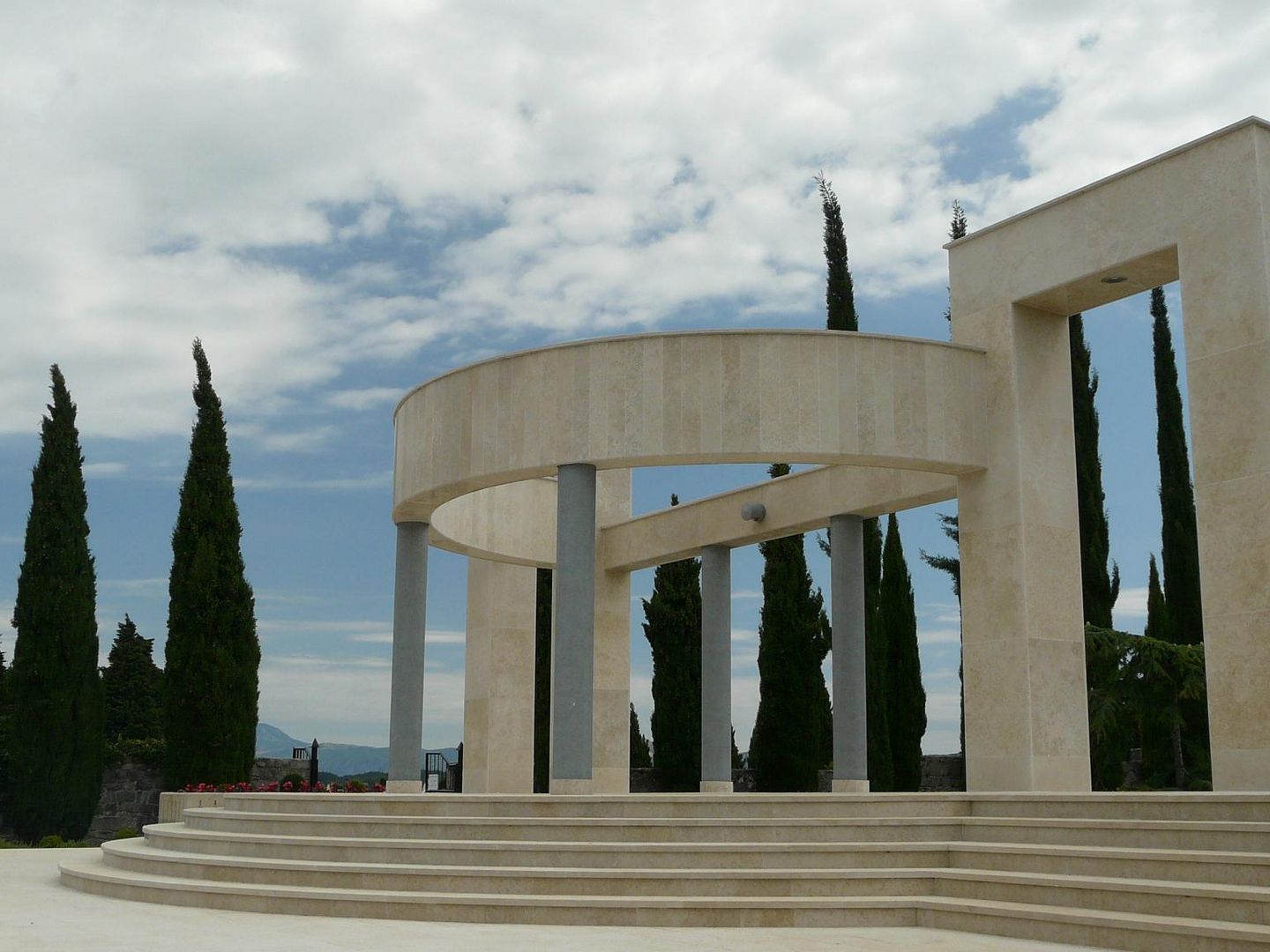 Neben dem Friedhof in Labin (Kroatien)