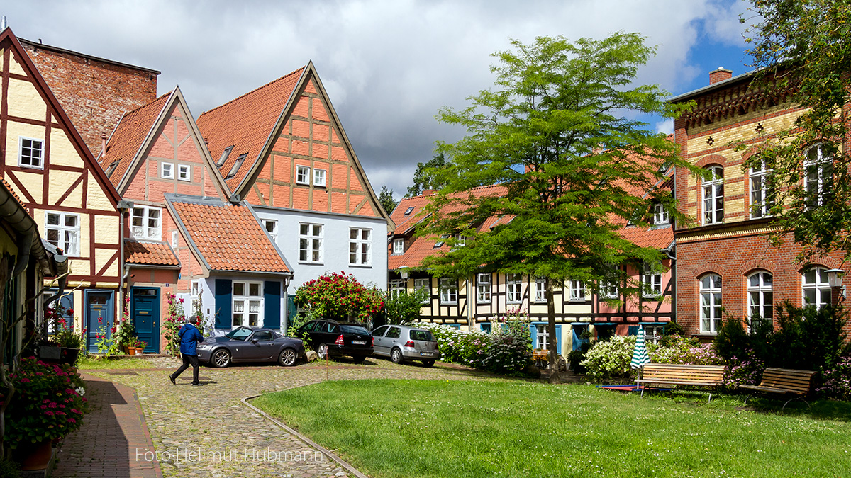 NEBEN DEM JOHANNISKLOSTER. STRALSUND