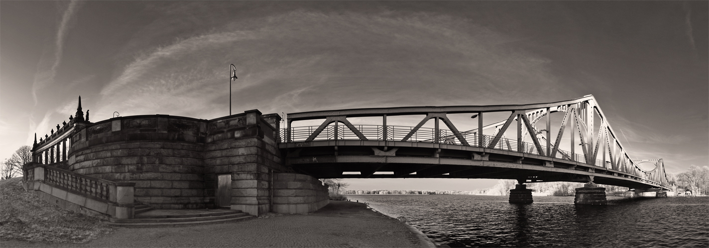 Neben der Glienicker Brücke [SW] II