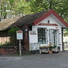 Neben der Kirche (gesehen in Danzig, Polen)