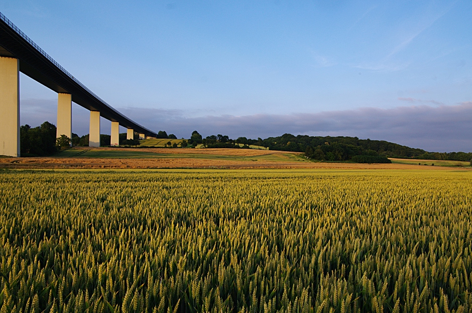 neben der Ruhrtalbrücke