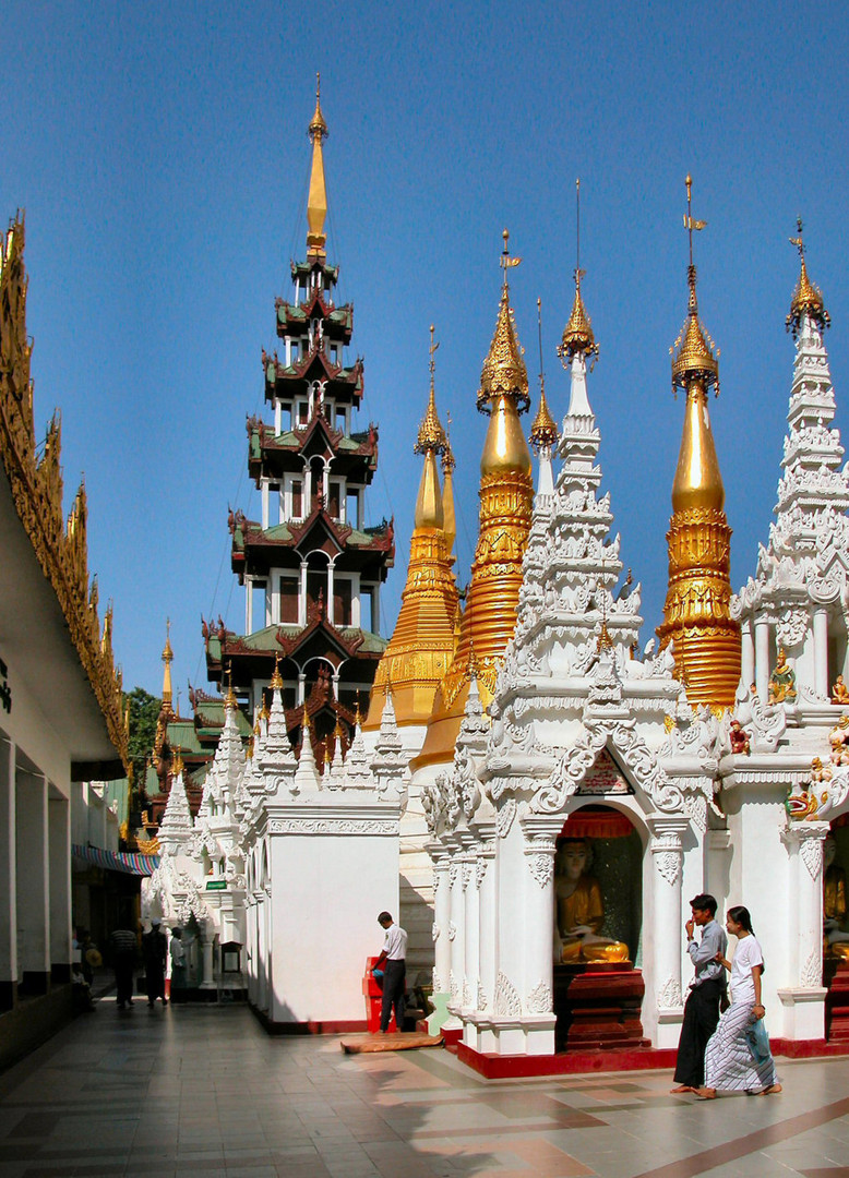 Neben der Shwedagon-Pagode befinden sich weitere bewundernswerte Pagoden