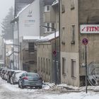 NEBEN EINER HAUPTSTRASSE