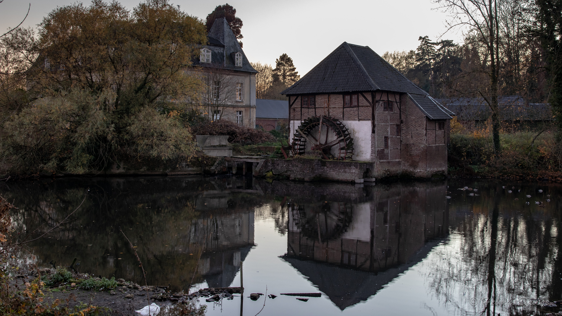 Nebengebäude Wassermühle Schloss Caen