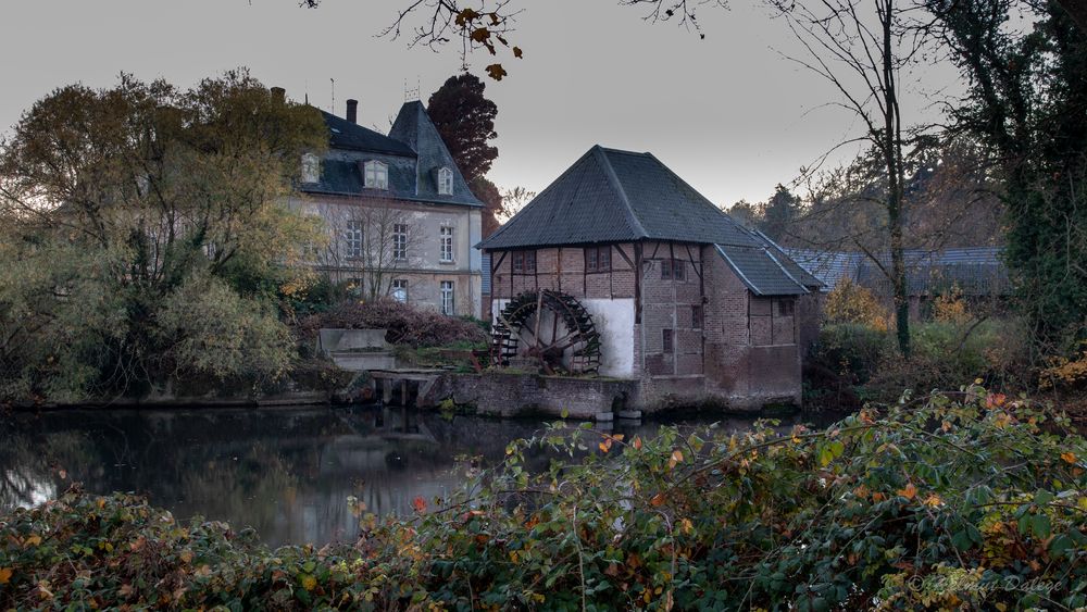 Nebengebäude Wassermühle Schloss Caen