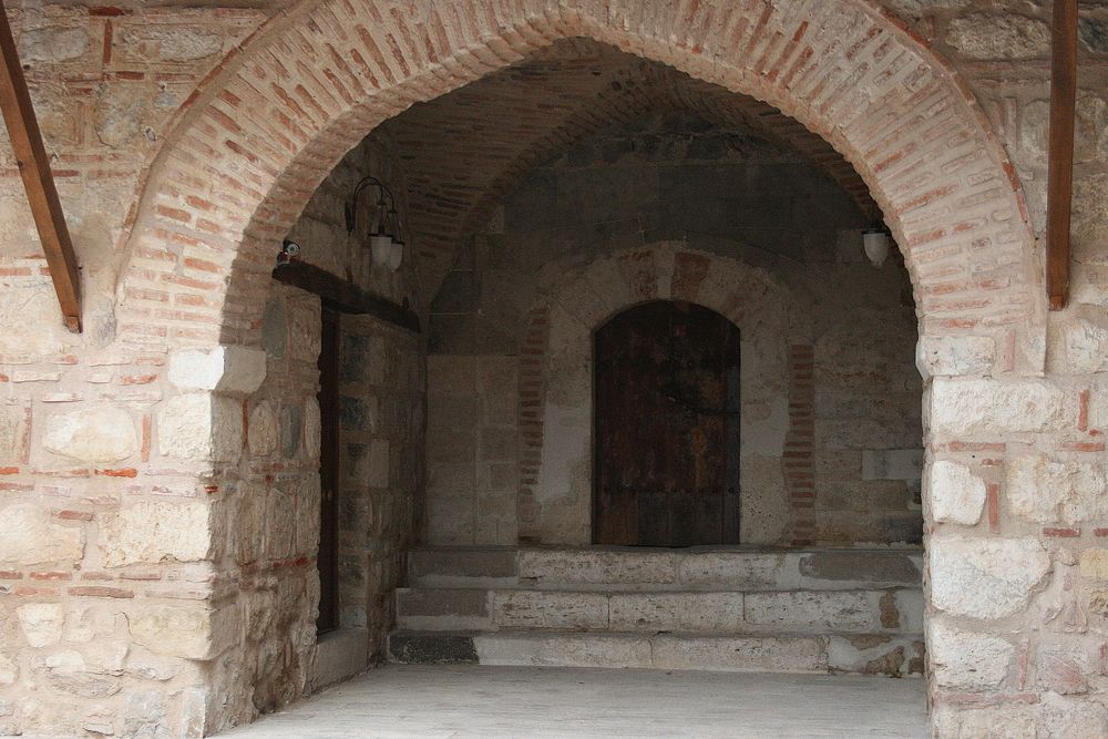Nebenportal der Moschee in Ilgin