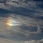 Nebensonne (Halo) hinter nordischen Wolken