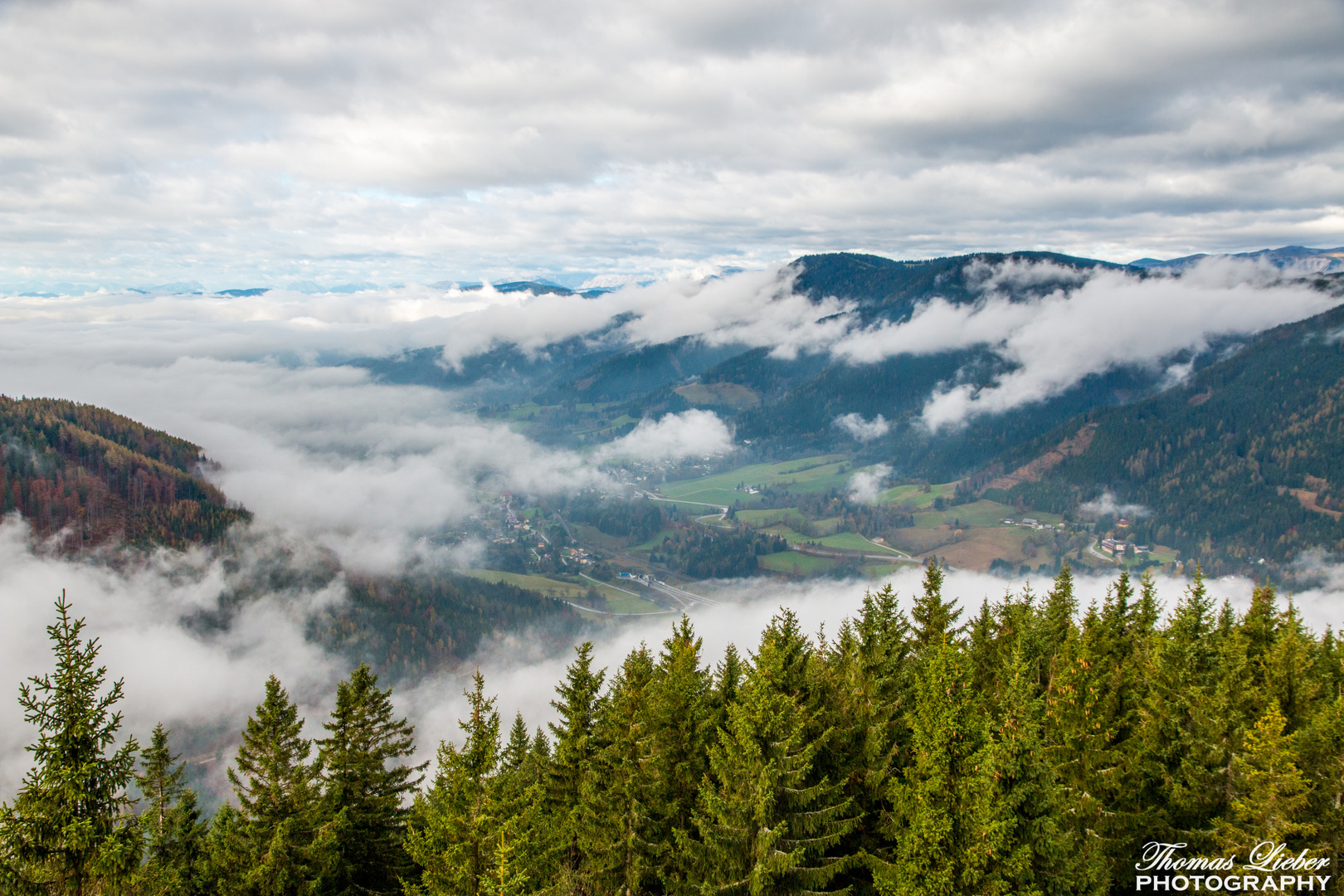 Neblig im Tal beim Semmering