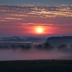 Nebliger Sonnenaufgang