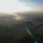 nebliger Sonnenaufgang aus dem Heißluftballon