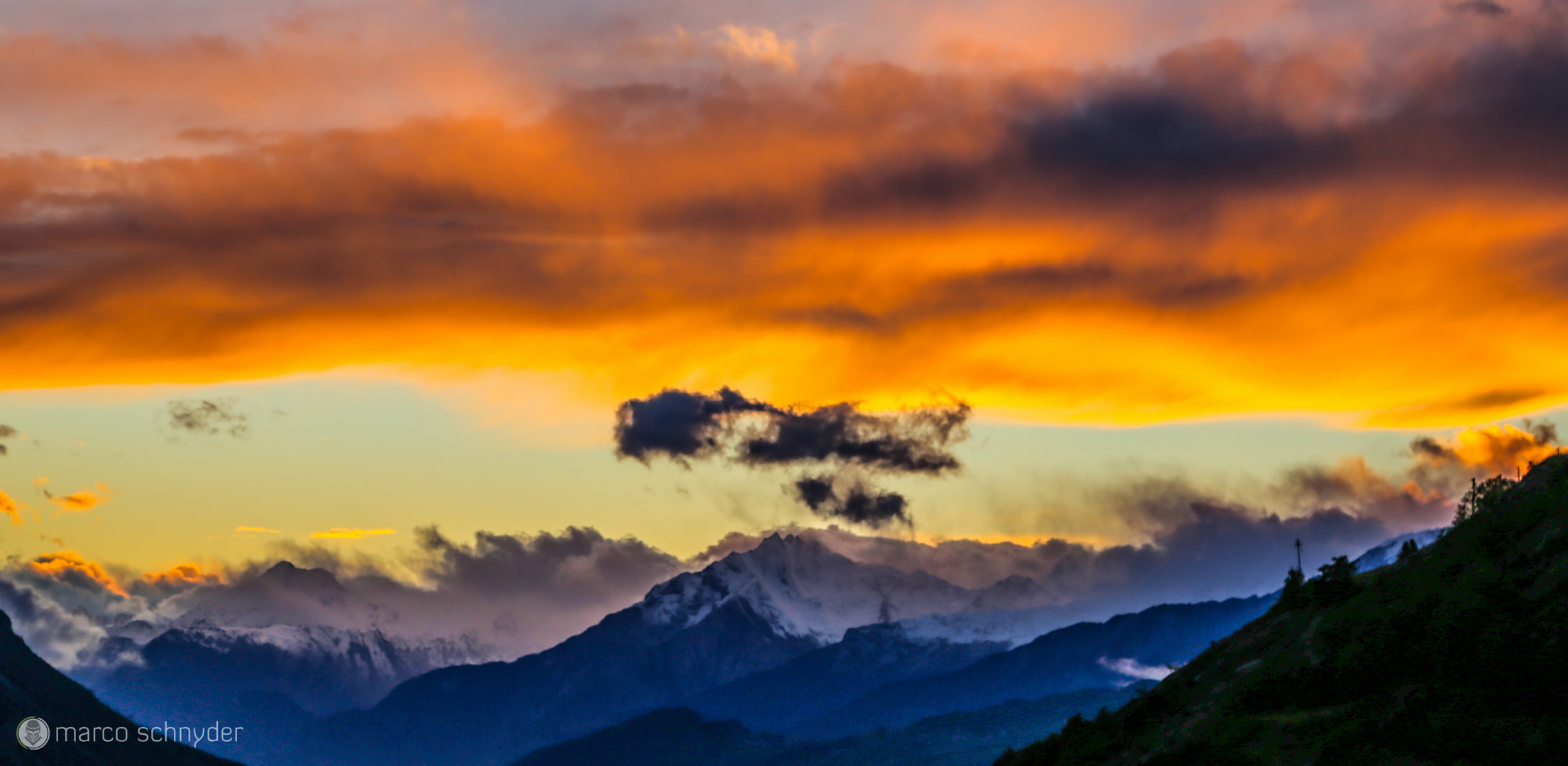 Nebliger Sonnenuntergang