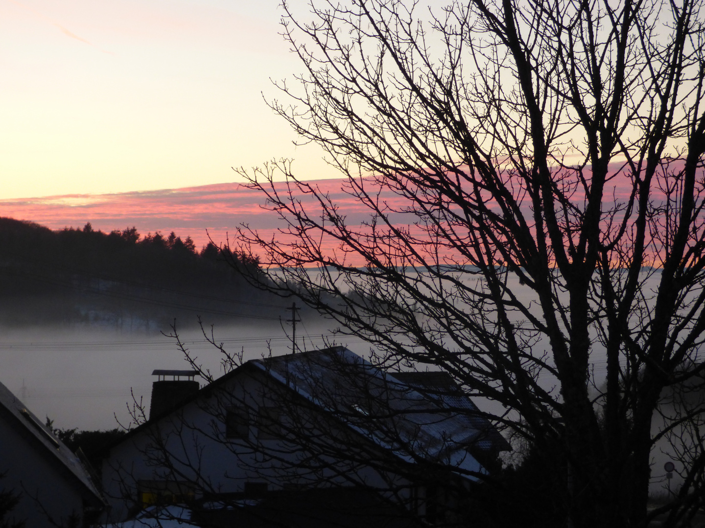 nebliger Sonnenuntergang