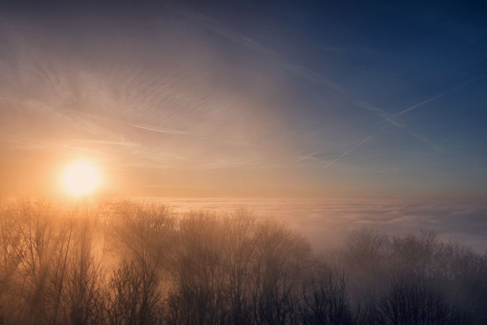 Nebliger Sonnenuntergang