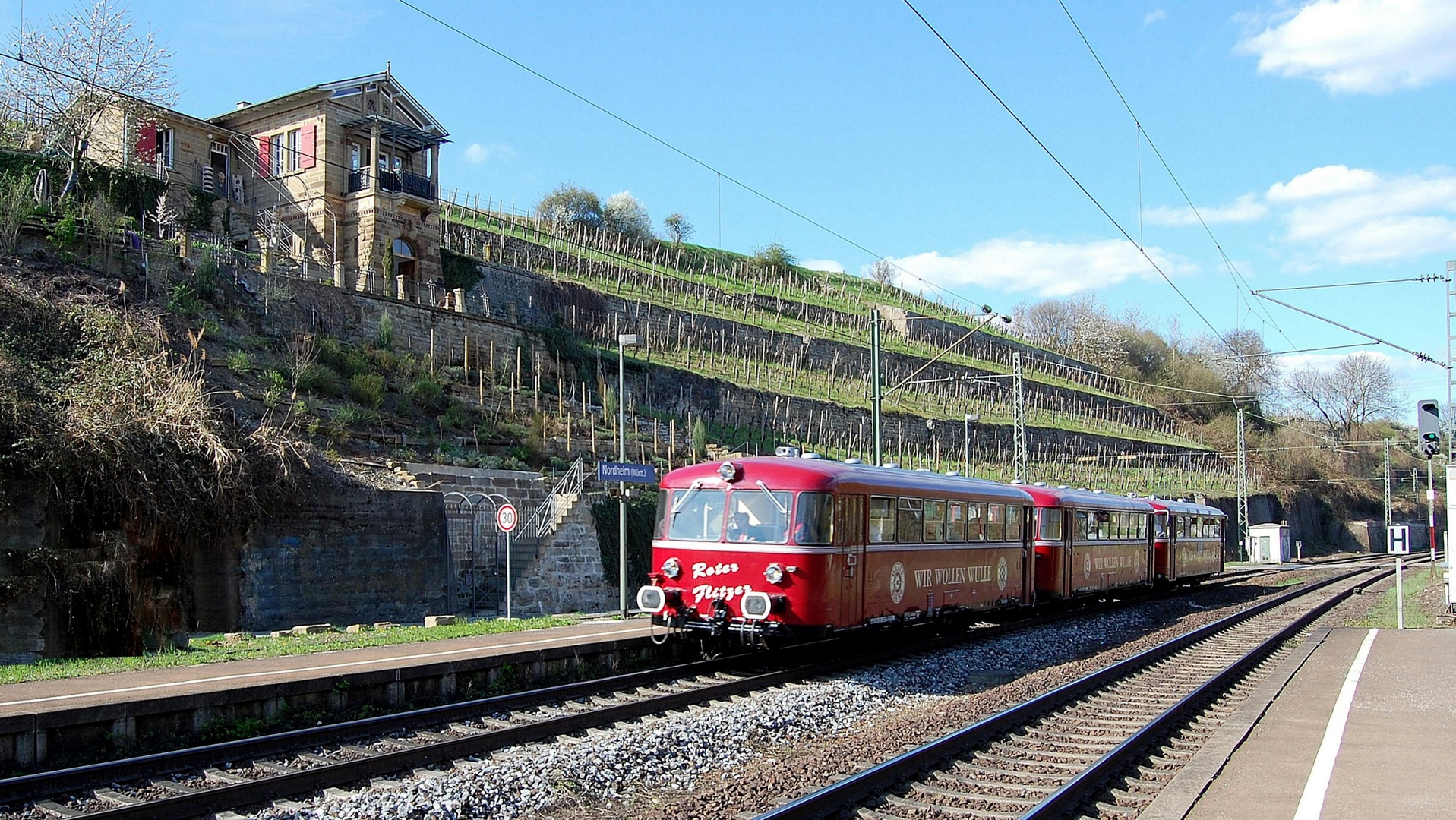 Neckar-Frankenbahn mit "Roter Flitzer" bei HN-Nordheim 10.4.2010