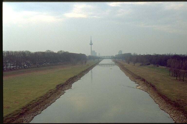 Neckar vor Mannheim...