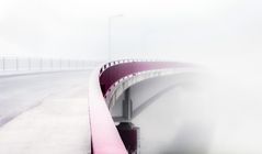 Neckarbrücke im Nebel