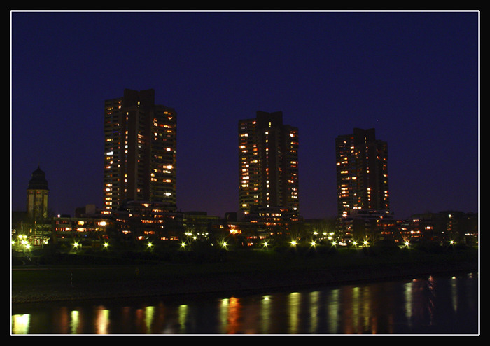 Neckarpro@night