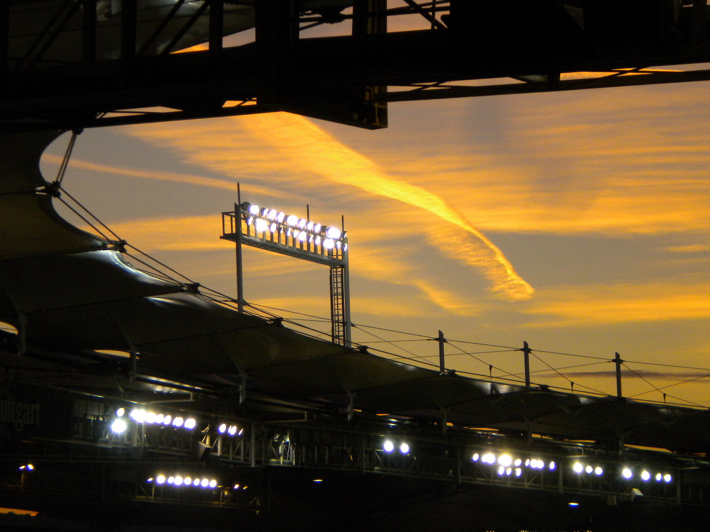 Neckarstadion im Sonnenuntergang