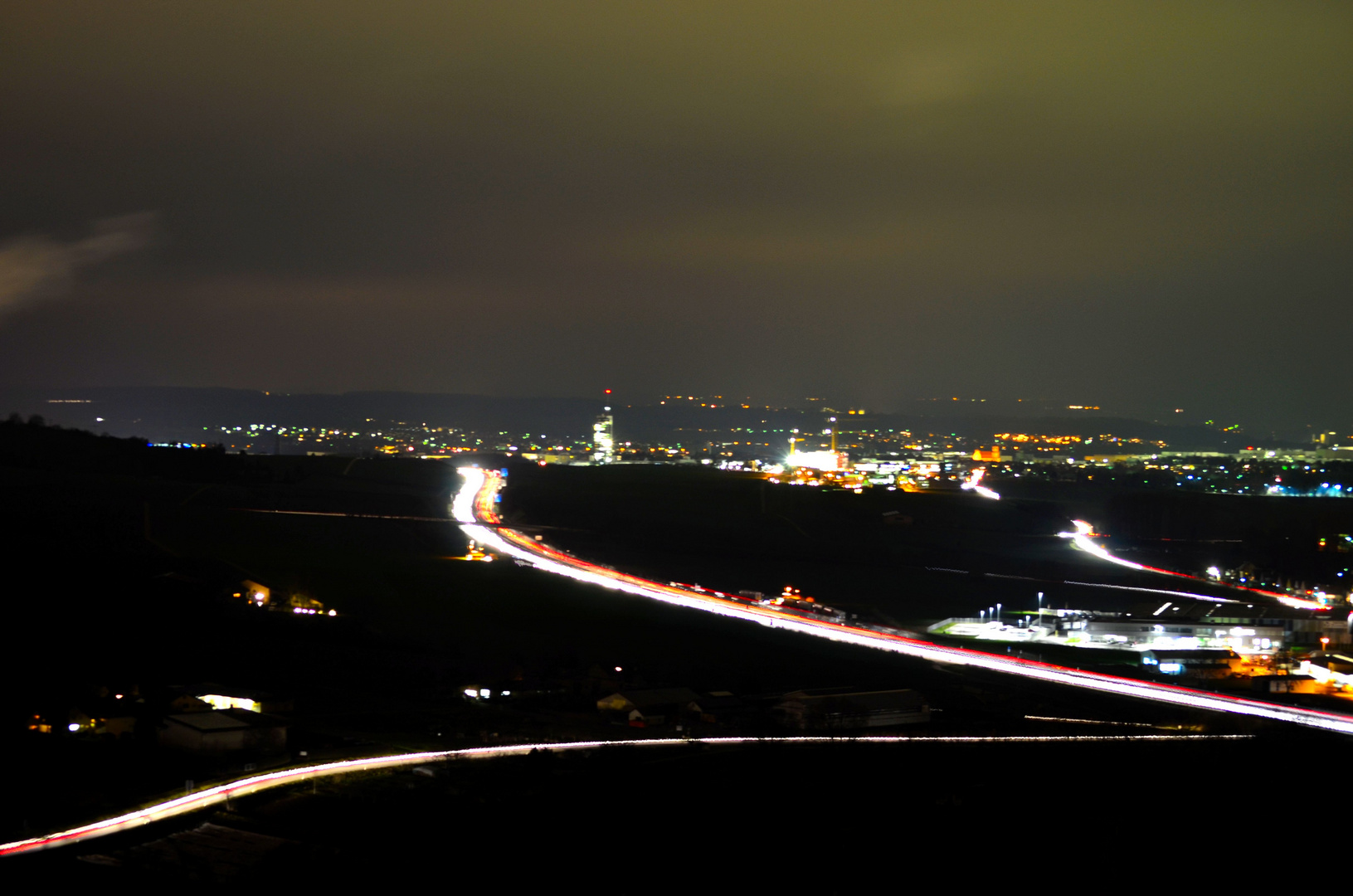 Neckarsulm bei Nacht