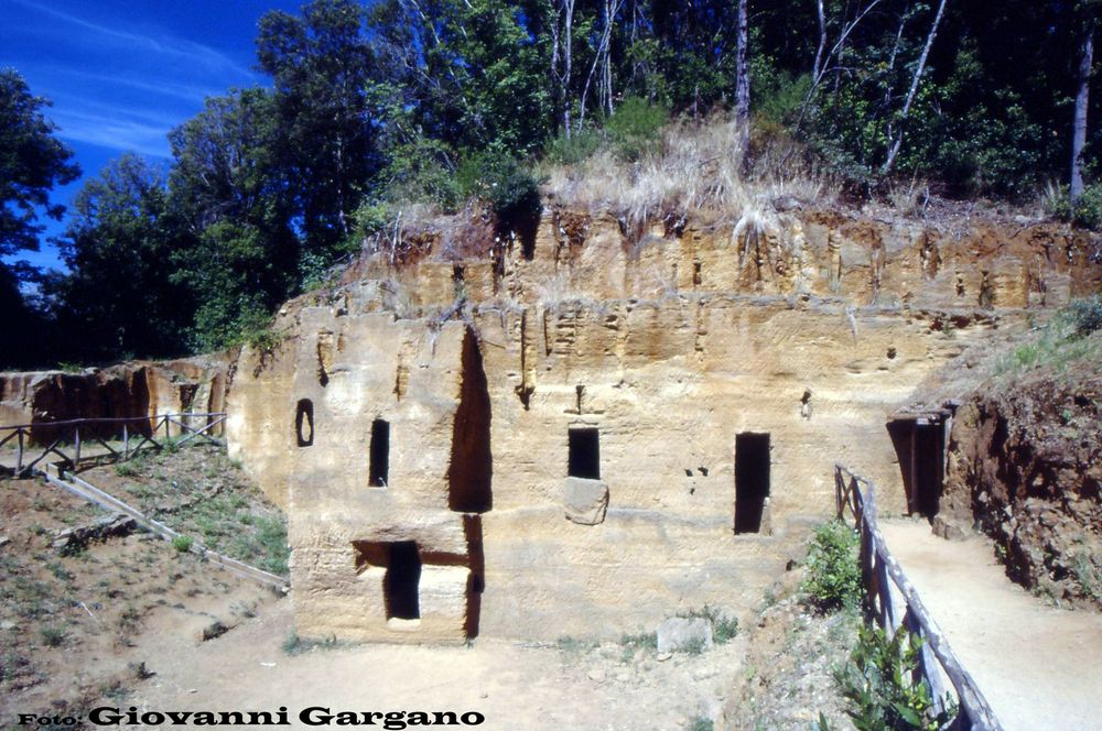 Necropoli delle Grotte. (parco archeologico di Baratti)