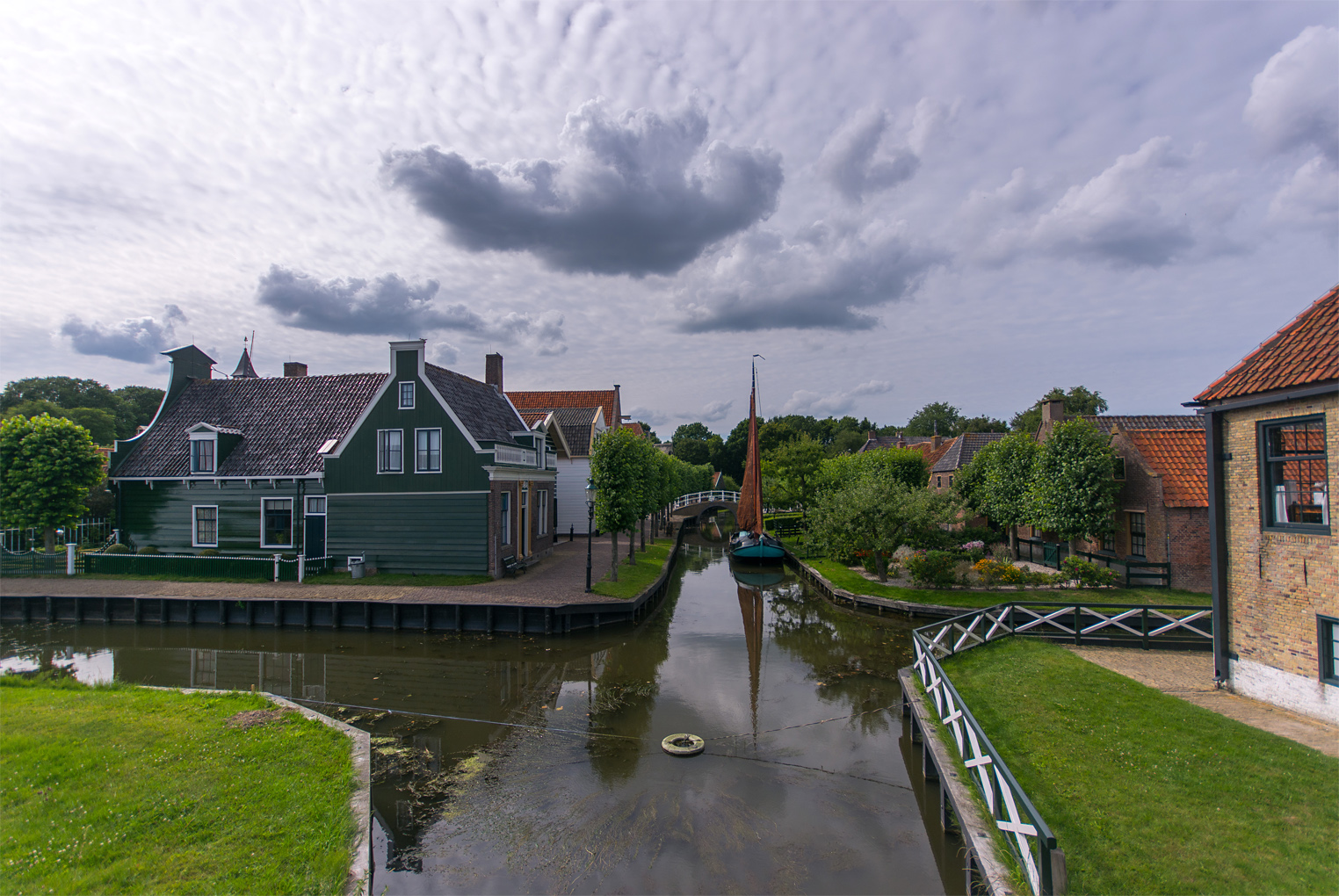 Nederlandse Wolken en kanalen
