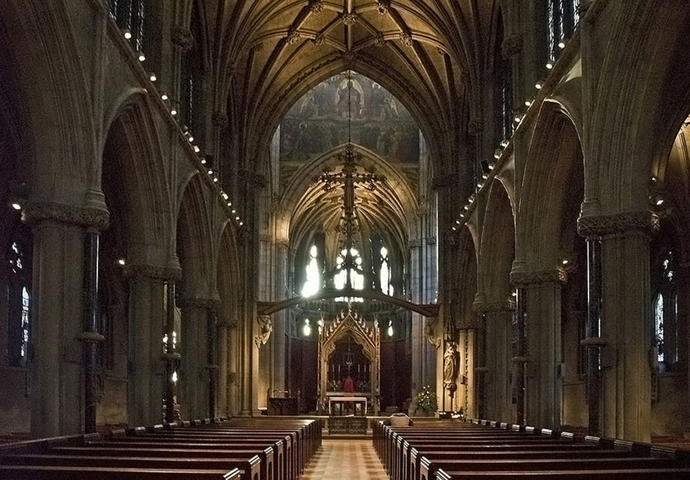Nef de l’ Eglise Notre-Dame des martyrs anglais  --  Cambridge 