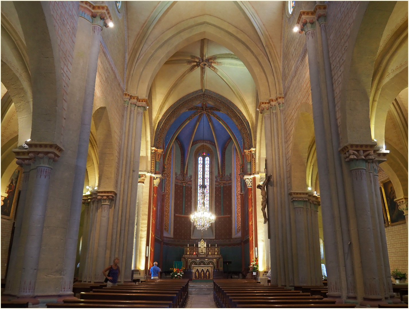 Nef de l’Eglise Saint-André  --  Sauveterre-de-Béarn