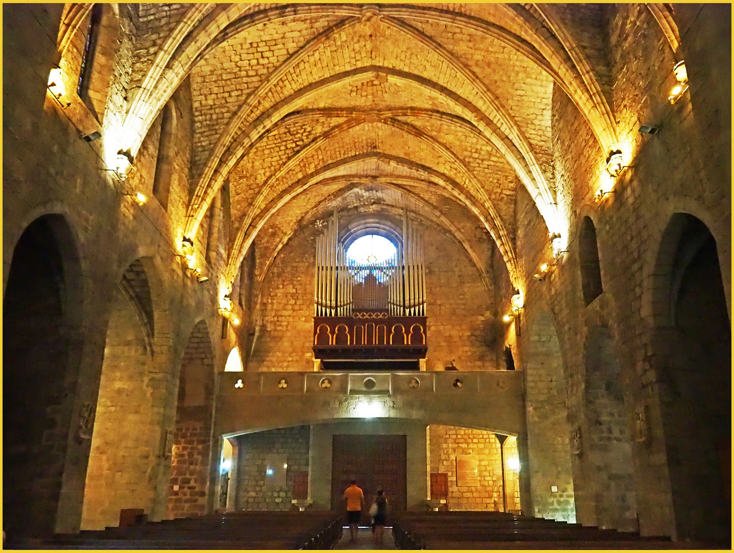 Nef et orgue de l’Eglise San Père de Figueras