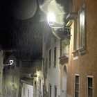 nel borgo mentre piove 