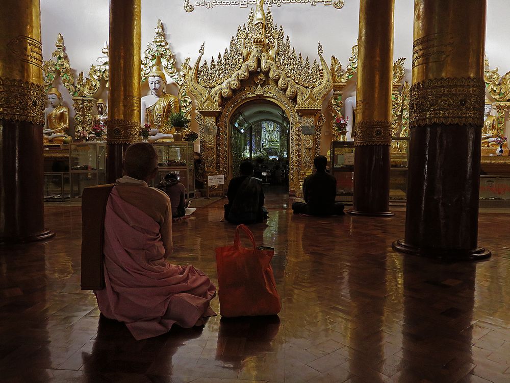 Nel grembo umido, scuro del tempio...,Mandalay