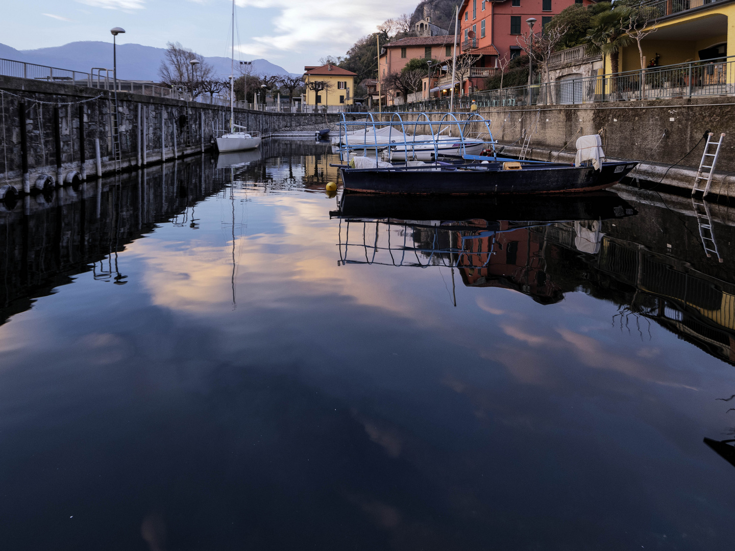 Nel porto di Caldè