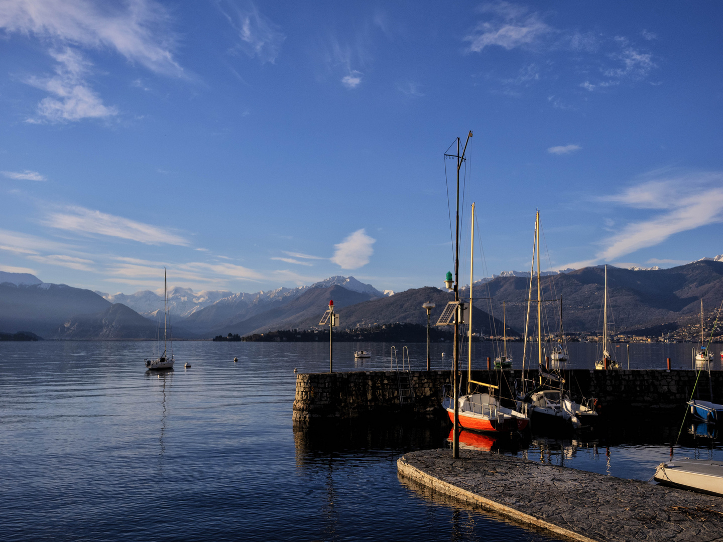 Nel porto di Cerro in Laveno