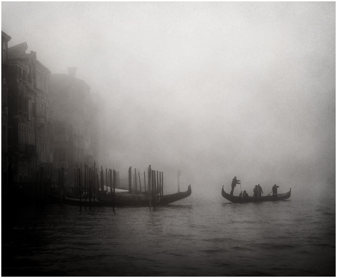 ,,,,,,,, NELLA NEBBIA.........