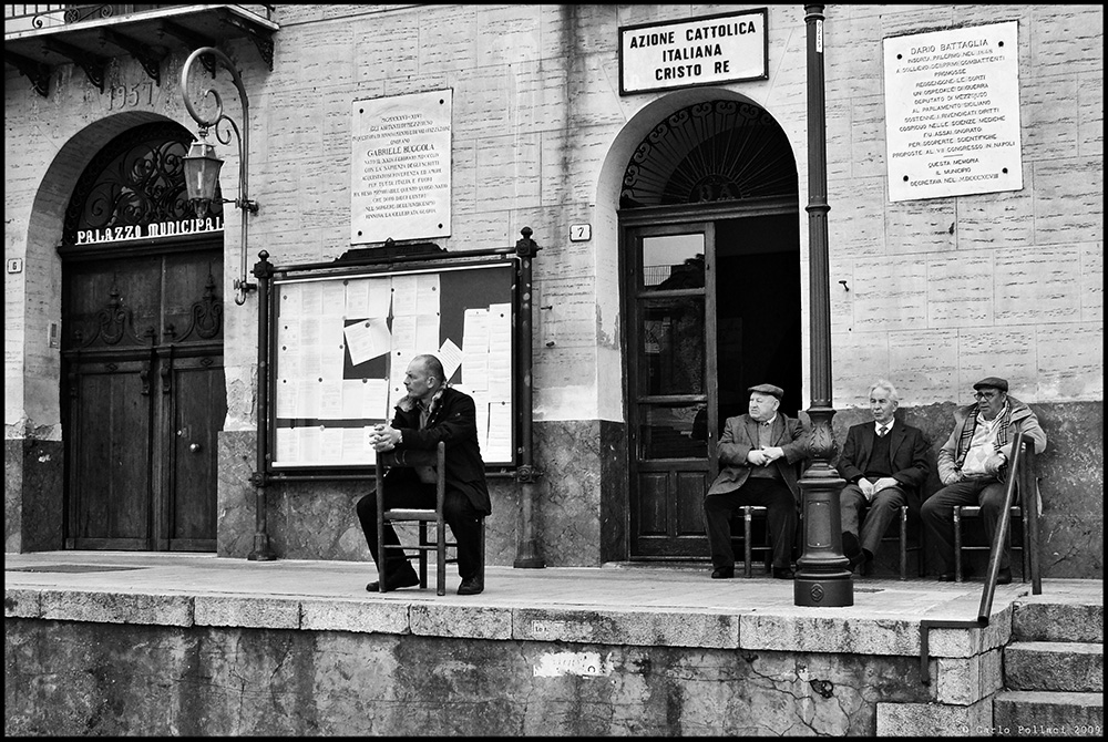 Nella piazza di Mezzojuso_I