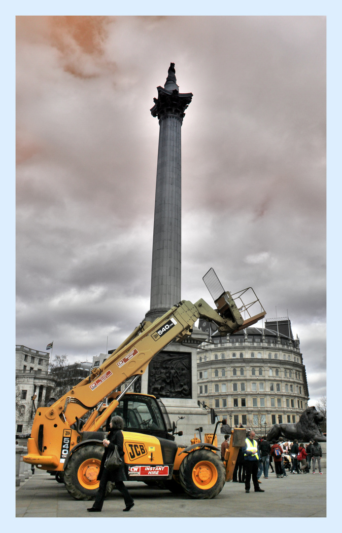 Nelson et son buldozzer - Trafalgar square - London