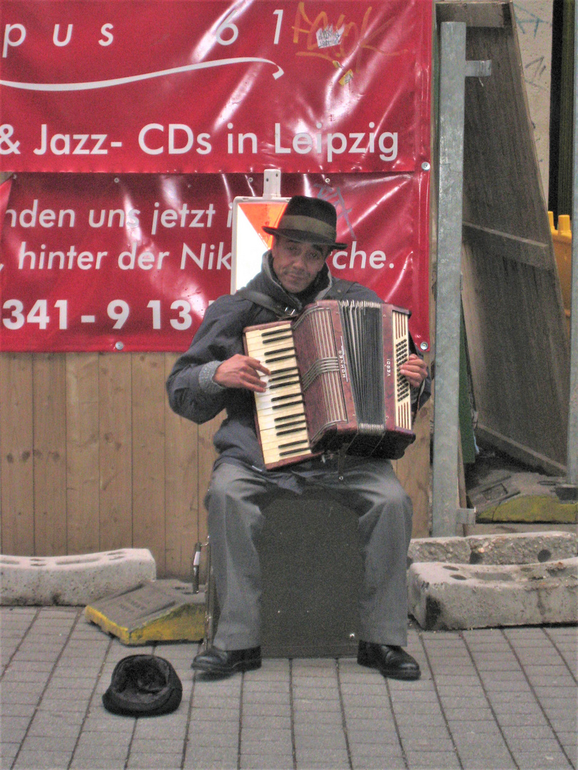 Nelu, Straßenmusiker in Leipzig