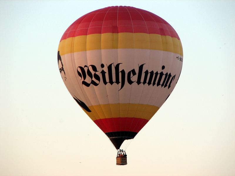 Nen Ballon über dem Niederen Waldteich in Volkersdorf